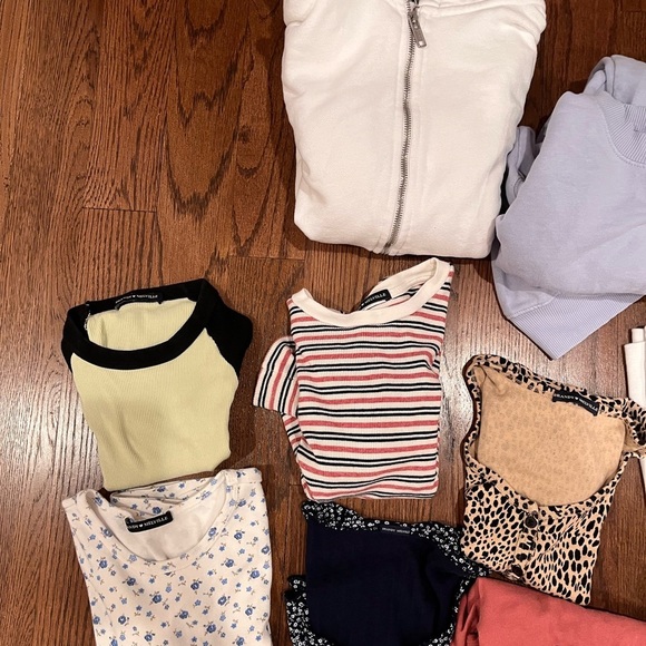 BRANDY MELVILLE COLLECTION - Picture 13 of 16